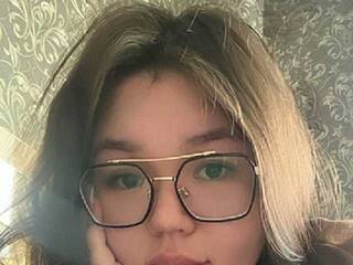 Erotischer Video -Chat Stefanie-Adel