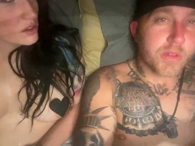 Fotos Tattedtrouble Make us an offer before you send tokens and see if we accept ? for example ; you- “ I’ll give you 100 tokens to 69 each other for 5minutes showing everything ” ….Us - were hungry anyway…. Lol deal send em to start