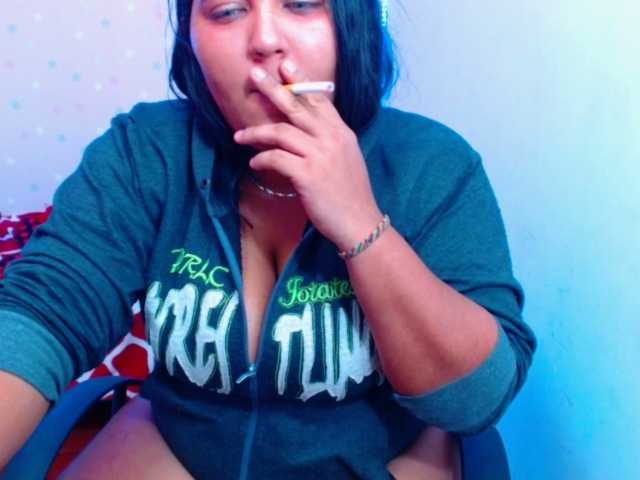 Fotos Themistress #findom #smoke #mistress #bigboobs #sph #lovense