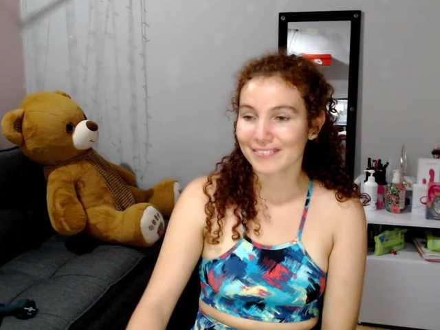 Fotos VeronicaRusso hello guys enjoy with me 332 tokens to reach the goal Squirt Show