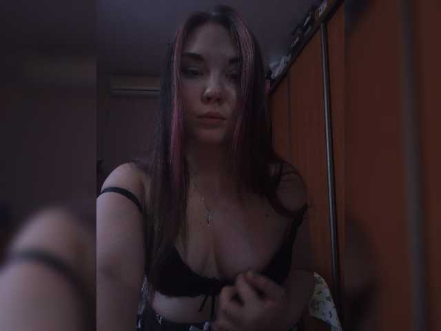 Fotos Victoria-Kiss The best compliment is 25 tokens Hundreds me completely 100 tokens Turn the booty 30 Release the chest 50 Kiss 25