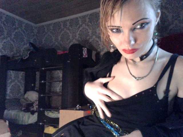Fotos WildMissNiks Hello my adorable. I am ready to burn passionately in a private show. Waiting for you and invite you.