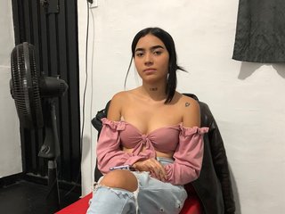 Erotischer Video-Chat xLittleDollyx